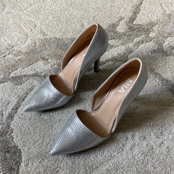 MIA // Ciana Pointed Toe D'Orsay Rhinestone Pump // Size 7.5 - Picture 1 of 13